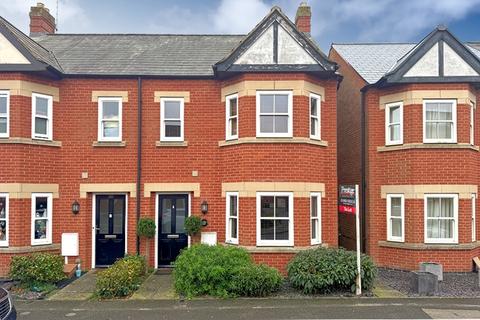 3 bedroom semi-detached house to rent, WOLVERTON - Lovely 3 bed semi with 2.5 bathrooms