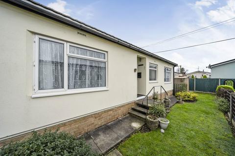 2 bedroom park home for sale, Woodside Home Park, Luton LU1