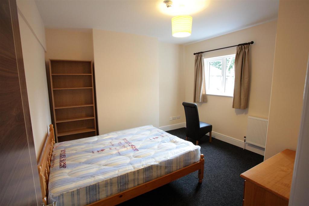90 WLR - Room 1.JPG
