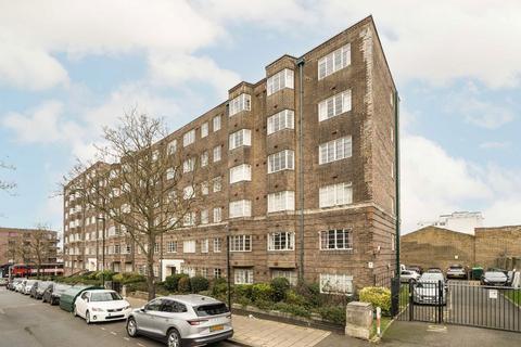 2 bedroom flat for sale, Corner Fielde, London SW2