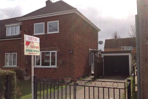 2 bedroom semi-detached house to rent, Studfall Avenue