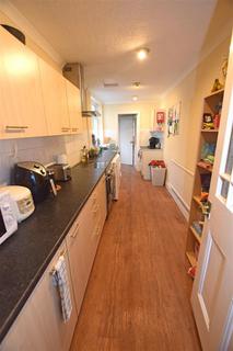 3 bedroom terraced house to rent, Longspears Avenue, Cardiff