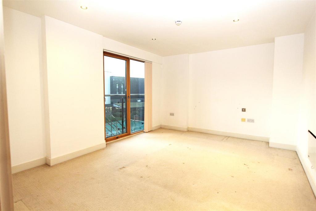 Bedroom 1 .JPG
