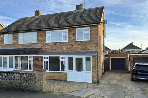 3 bedroom semi-detached house to rent, Caledonian Road, STAMFORD, Lincolnshire