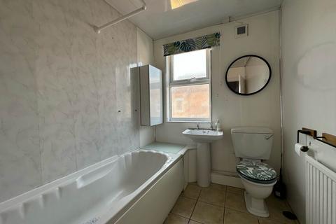 3 bedroom terraced house to rent, Freshfield Road, Liverpool L15