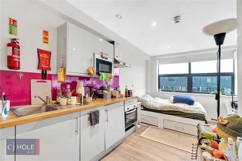 Studio to rent, Crown House, City Centre BS1
