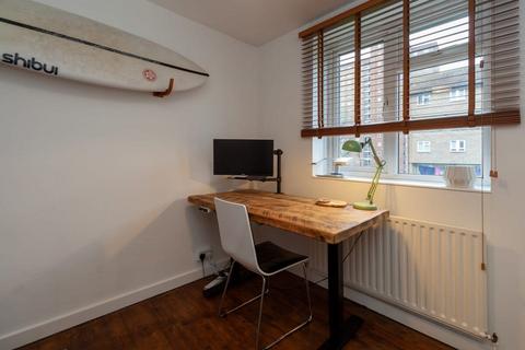 2 bedroom flat to rent, Trelawney Estate, Paragon Road, London E9