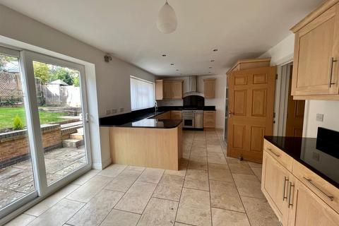 6 bedroom detached house to rent, Cockshot Road, Malvern