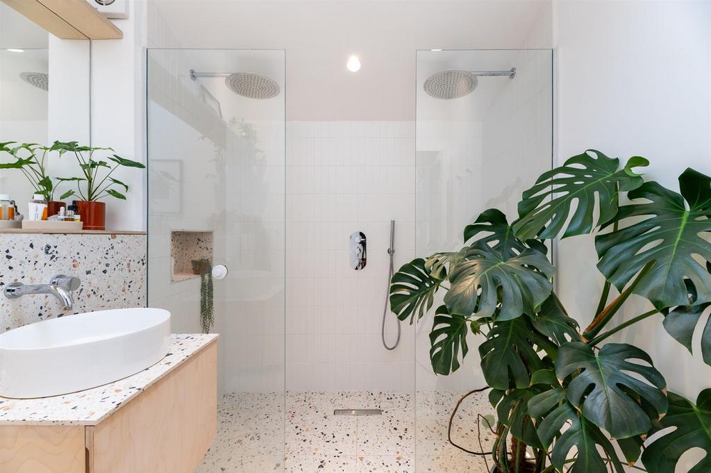 Ensuite two