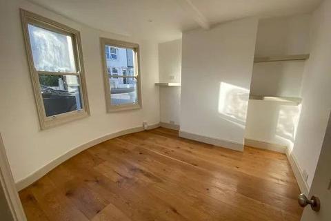 3 bedroom terraced house to rent, Fairmile Avenue, SW16