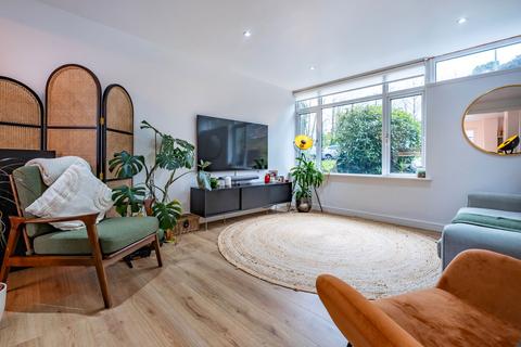 3 bedroom terraced house for sale, Ravensmead Road, Bromley BR2