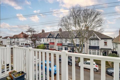 2 bedroom flat for sale, Hillside Crescent, Leigh-On-Sea SS9