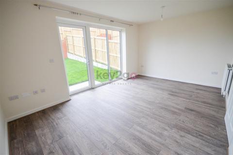 3 bedroom semi-detached house to rent, Stonecliffe Road, Sheffield