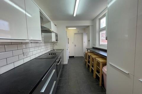 4 bedroom terraced house to rent, Gaul Street, Leicester