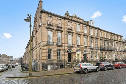 2 bedroom ground floor maisonette to rent, Heriot Row, New Town, Edinburgh, EH3