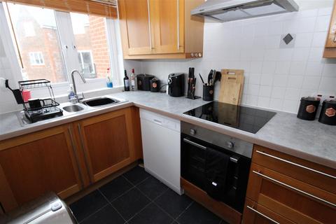 2 bedroom apartment to rent, Pier Road, Littlehampton