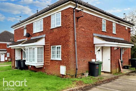 2 bedroom end of terrace house to rent, Milverton Green, Luton