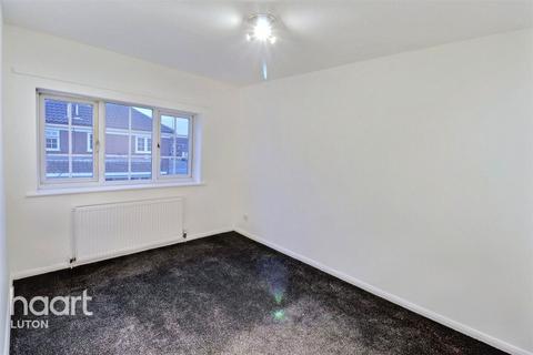 2 bedroom end of terrace house to rent, Milverton Green, Luton