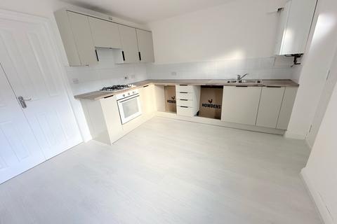 3 bedroom end of terrace house for sale, Larch Close, Halifax HX2