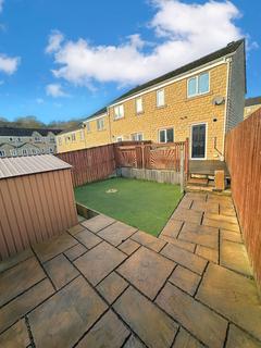 3 bedroom end of terrace house for sale, Larch Close, Halifax HX2