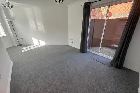 2 bedroom semi-detached house to rent, Autumn Road, Leicester