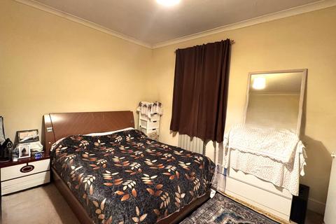 4 bedroom terraced house for sale, Witley Gardens, Southall, Middlesex, UB2