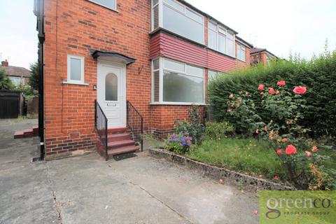 3 bedroom semi-detached house to rent, Charlbury Avenue, Bury M25