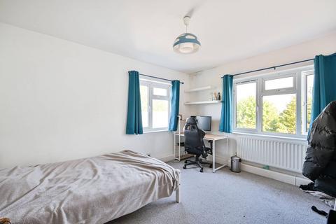 2 bedroom flat to rent, Vincent House, New Malden, KT3