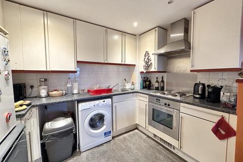 1 bedroom apartment for sale, Forest Lane, London