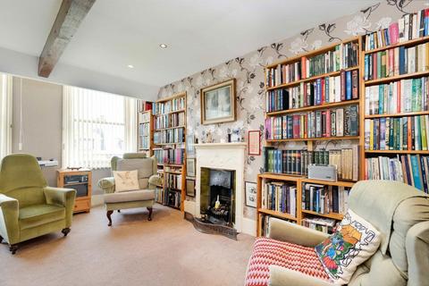 1 bedroom flat for sale, Doughty Street, London WC1N