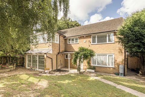 5 bedroom detached house to rent, Burnside Close, Twickenham TW1