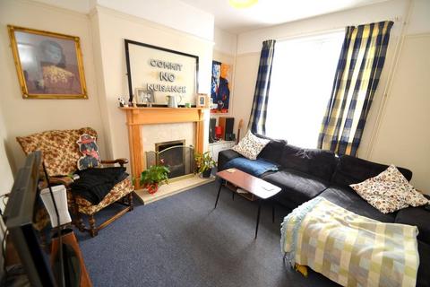 2 bedroom terraced house to rent, Canon Street, Northamptonshire NN16