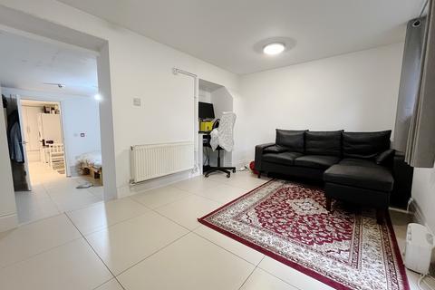 1 bedroom flat to rent, Spring Grove Road, Hounslow, TW3