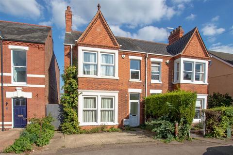 4 bedroom semi-detached house to rent, Thorpe Lea Road, Peterborough