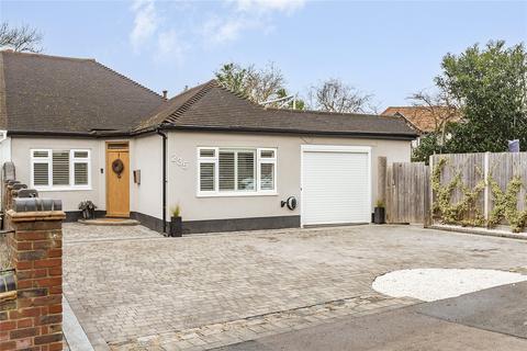 4 bedroom bungalow for sale, Wingletye Lane, Hornchurch, RM11