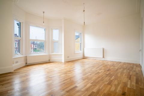 4 bedroom flat for sale, Shardcroft Avenue, London SE24