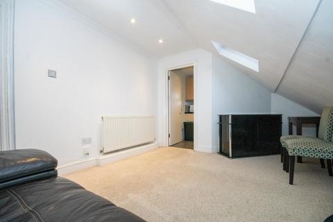 2 bedroom flat for sale, Devonshire Road, Pinner HA5