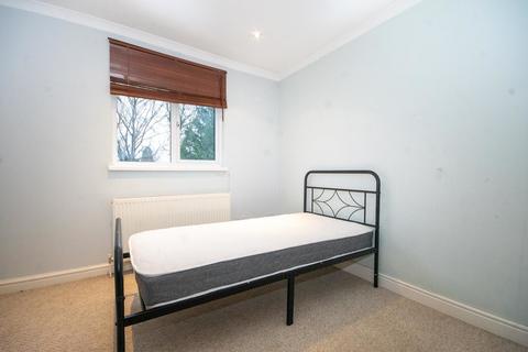 21d Devonshire Road, Pinner, HA5 4LY