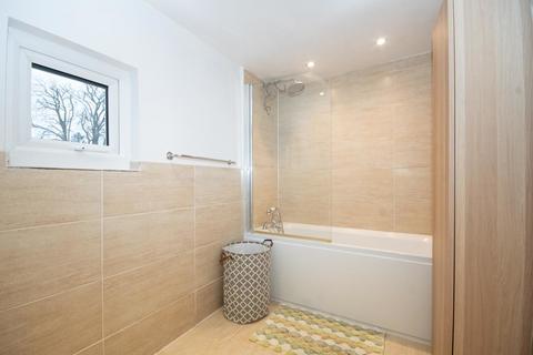 21d Devonshire Road, Pinner, HA5 4LY