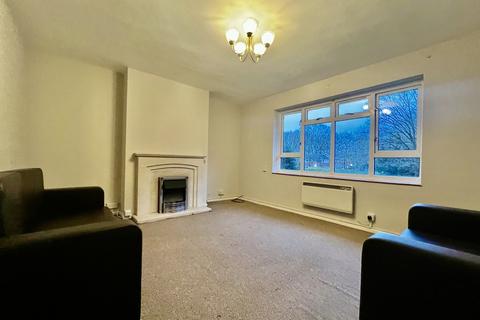 2 bedroom apartment to rent, Milman Close, Pinner HA5