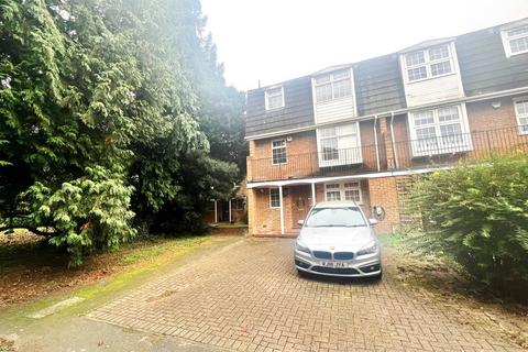 4 bedroom end of terrace house to rent, Westbury Lodge Close, Pinner HA5