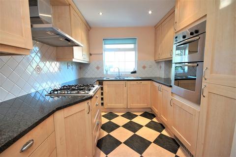 4 bedroom end of terrace house to rent, Westbury Lodge Close, Pinner HA5