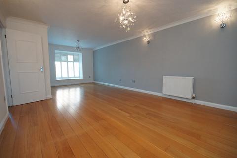 4 bedroom end of terrace house to rent, Westbury Lodge Close, Pinner HA5