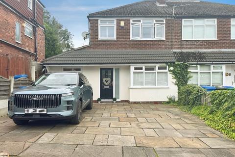 3 bedroom semi-detached house to rent, Ruthin Avenue, Middleton M24