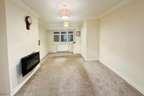3 bedroom semi-detached house to rent, Ruthin Avenue, Middleton M24