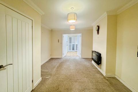 3 bedroom semi-detached house to rent, Ruthin Avenue, Middleton M24