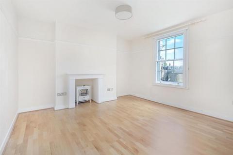 2 bedroom flat to rent, Heath Street, Hampstead Village, NW3