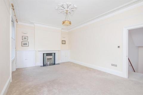 2 bedroom flat to rent, Heath Street, Hampstead Village, NW3