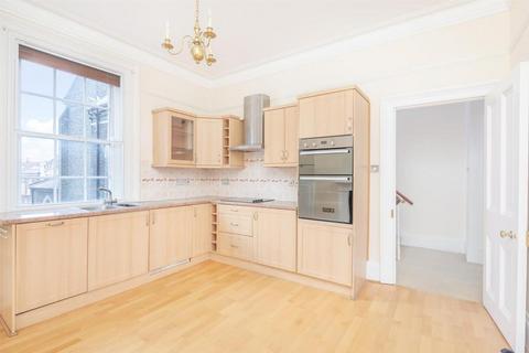 2 bedroom flat to rent, Heath Street, Hampstead Village, NW3