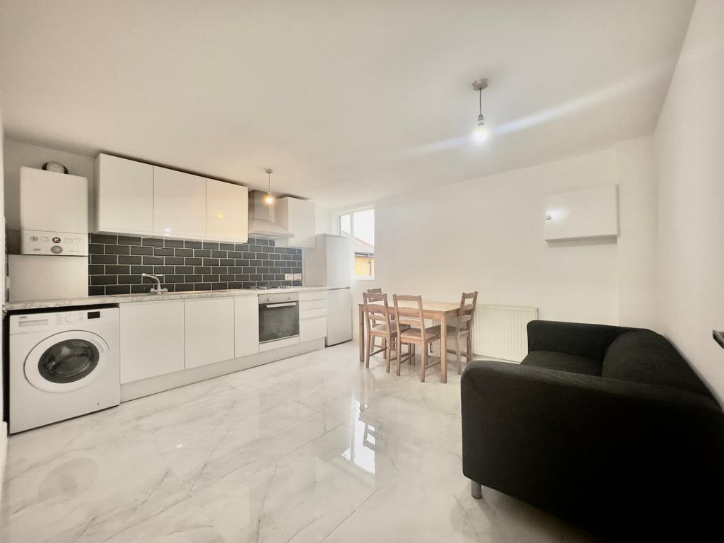 Newly refurbished 1 bedroom flat close to St. Geo